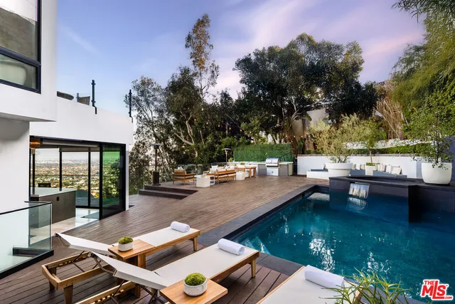 $6,900,000 | 8650 Franklin Avenue, Los Angeles, CA 90069