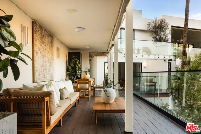 $6,900,000 | 8650 Franklin Avenue, Los Angeles, CA 90069