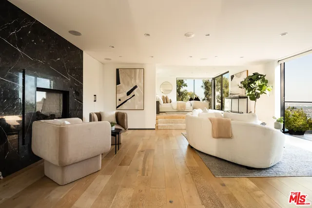 $6,900,000 | 8650 Franklin Avenue, Los Angeles, CA 90069