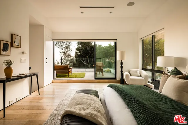 $6,900,000 | 8650 Franklin Avenue, Los Angeles, CA 90069