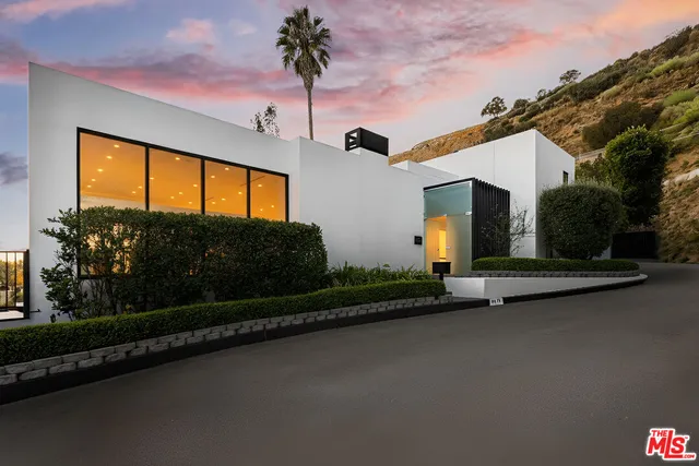 $6,900,000 | 8650 Franklin Avenue, Los Angeles, CA 90069