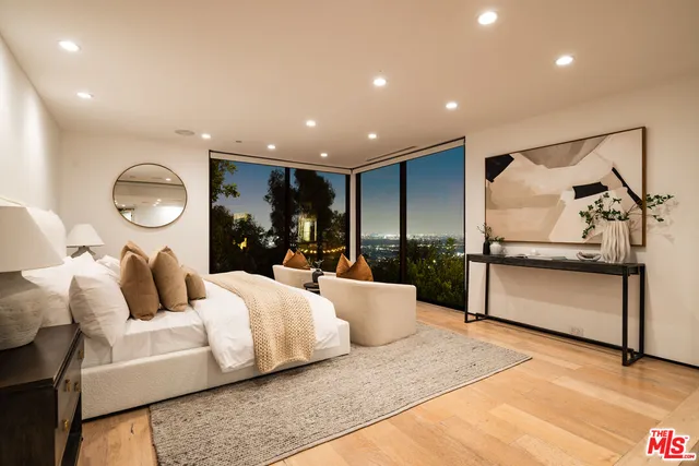 $6,900,000 | 8650 Franklin Avenue, Los Angeles, CA 90069