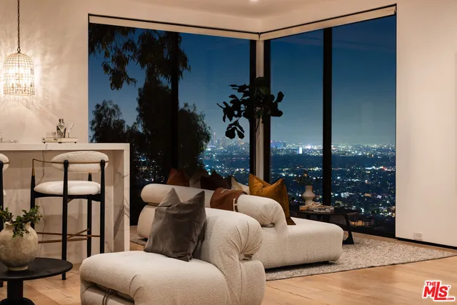 $6,900,000 | 8650 Franklin Avenue, Los Angeles, CA 90069