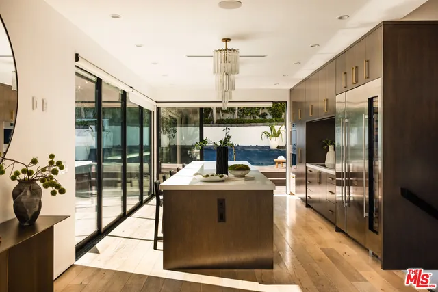 $6,900,000 | 8650 Franklin Avenue, Los Angeles, CA 90069