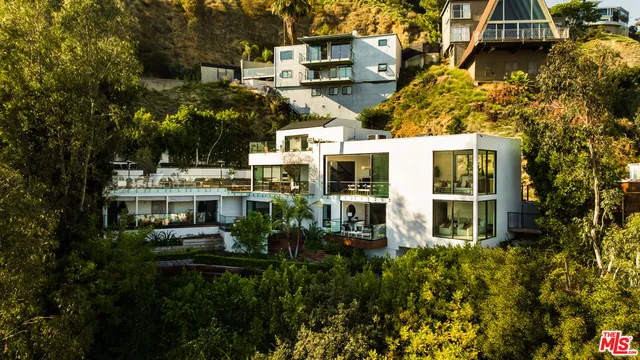 $6,900,000 | 8650 Franklin Avenue, Los Angeles, CA 90069