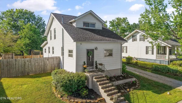 $375,000 | 266 West Lincoln Road, Alcoa, TN 37701