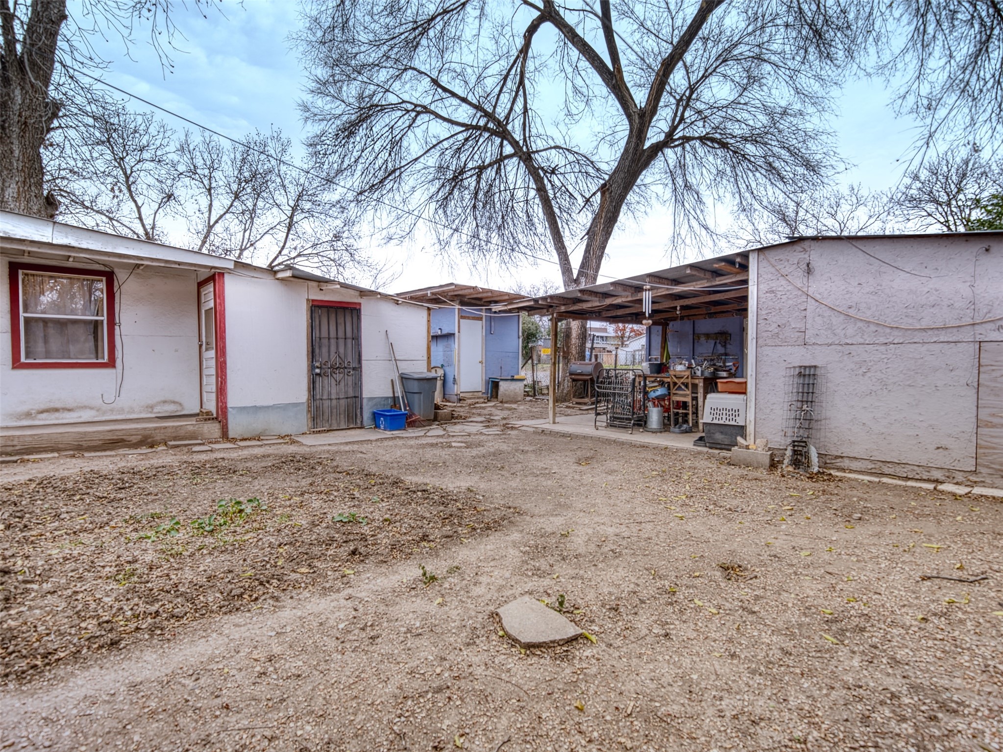2900 Castro Street Austin, TX 78702 - Photo 33 of 39 View of side of property