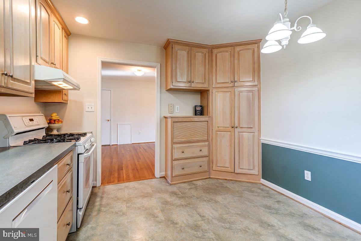 3913 Springarden Street Olney, MD 20832 - Photo 14 of 32