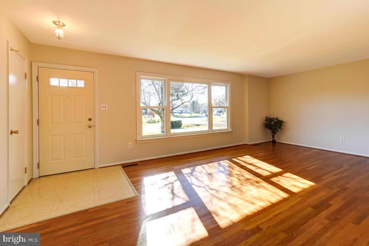 3913 Springarden Street Olney, MD 20832 - Photo 6 of 32