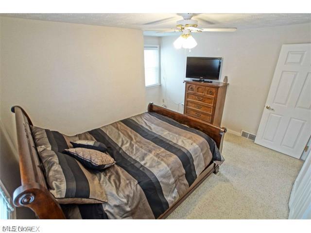 4983 Farnhurst Road Cleveland, OH 44124 - Photo 18 of 25