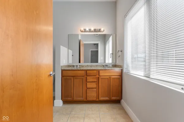 $2,050 | 721 East North Street, Unit 1C, Indianapolis, IN 46202