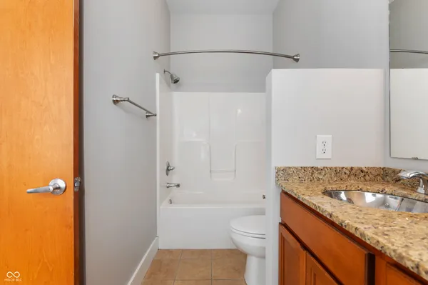 $2,050 | 721 East North Street, Unit 1C, Indianapolis, IN 46202