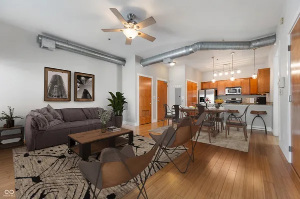 $2,050 | 721 East North Street, Unit 1C, Indianapolis, IN 46202