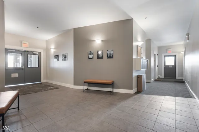 $2,300 | 721 East North Street, Unit 1C, Indianapolis, IN 46202