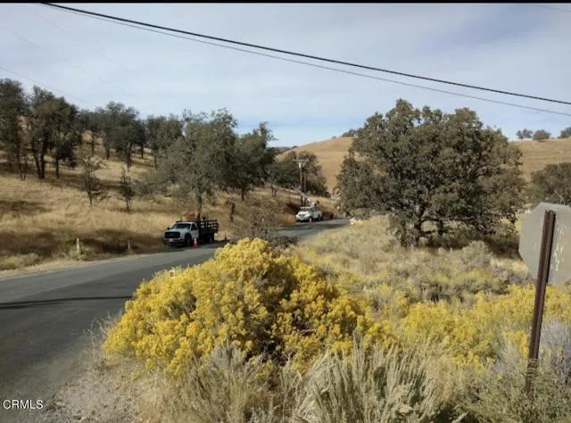 17900 Zurich Court Tehachapi, CA 93561 - Photo 2 of 3 a view of a yard with wooden fence