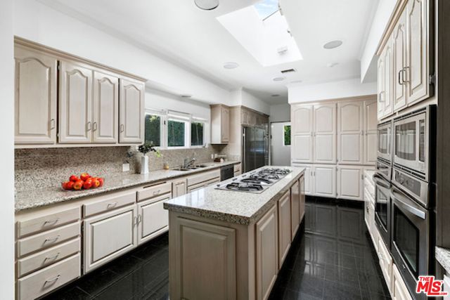 $10,748,000 | 716 North Beverly Drive, Beverly Hills, CA 90210