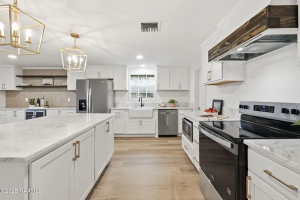 $209,900 | 610 North Adams Avenue, Rayne, LA 70578