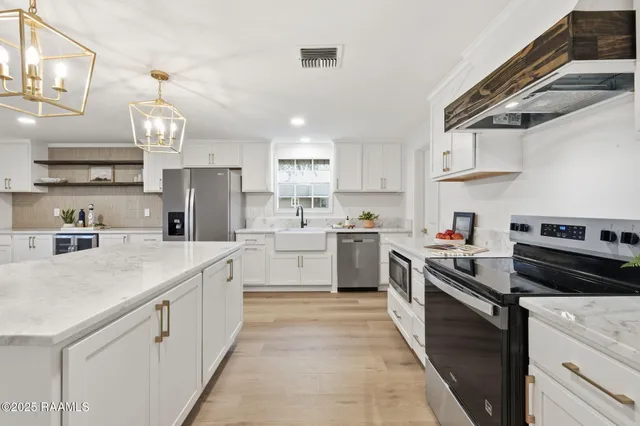 $225,000 | 610 North Adams Avenue, Rayne, LA 70578