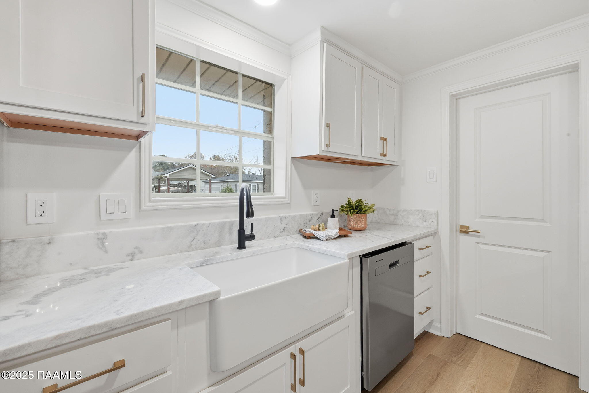 610 North Adams Avenue Rayne, LA 70578 - Photo 12 of 25 Kitchen