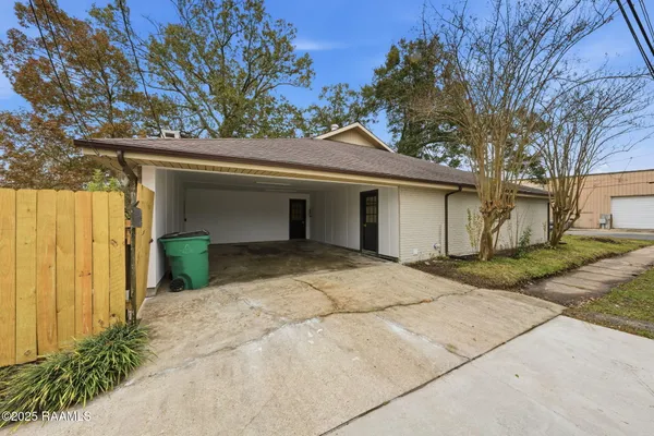 $209,900 | 610 North Adams Avenue, Rayne, LA 70578