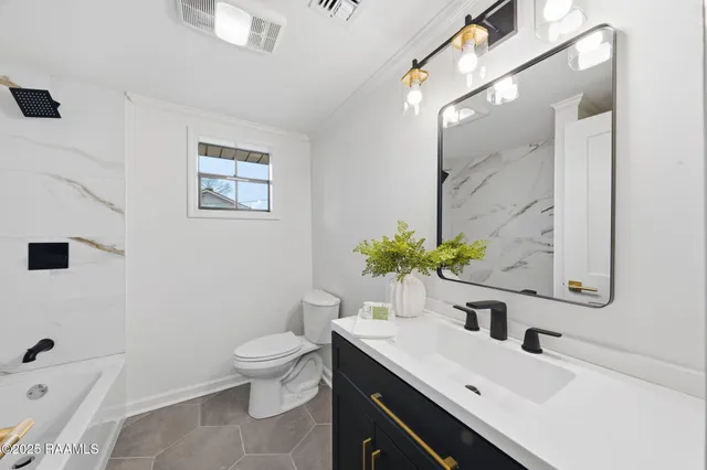 $225,000 | 610 North Adams Avenue, Rayne, LA 70578