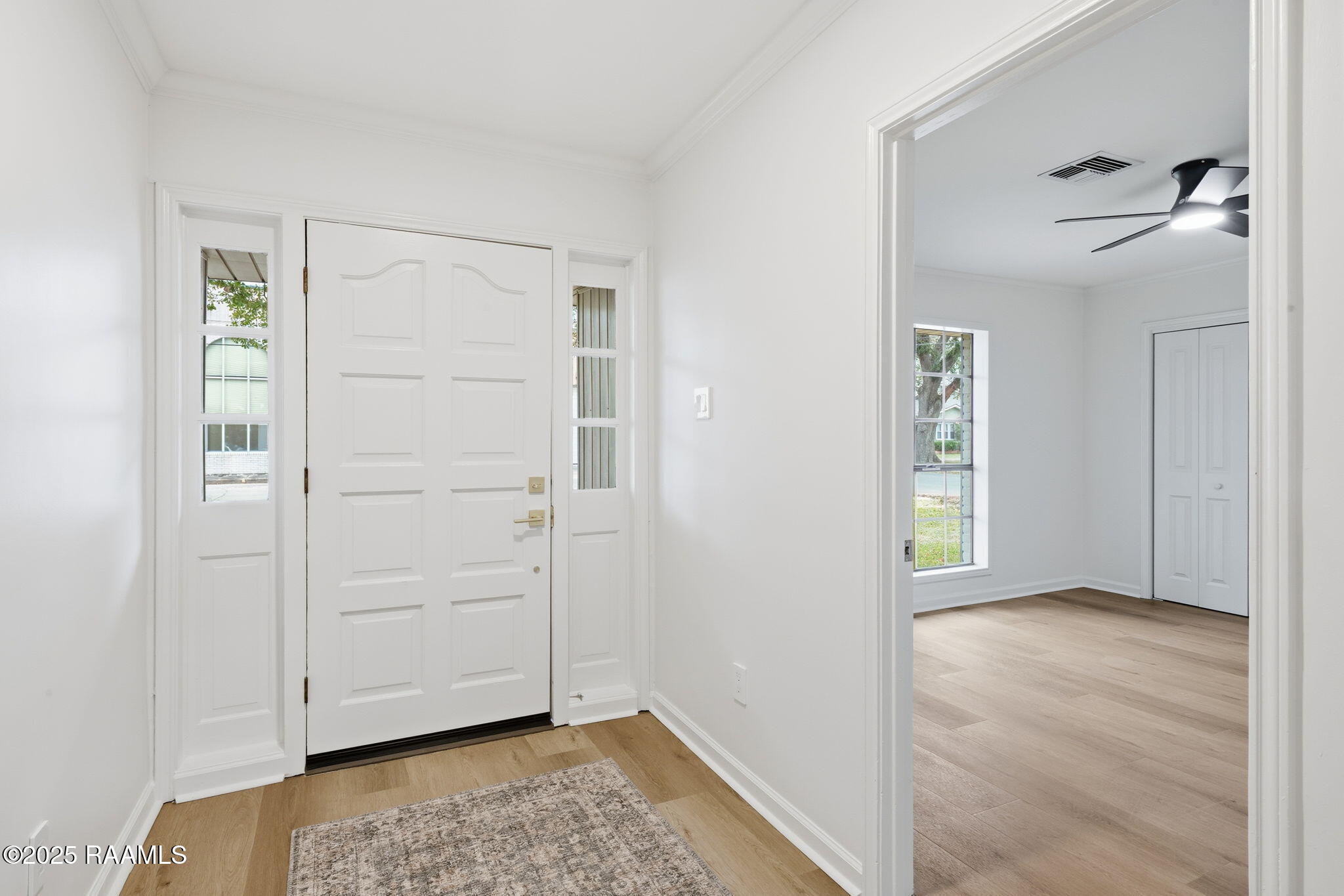 610 North Adams Avenue Rayne, LA 70578 - Photo 3 of 25 Foyer