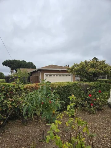 a view of a pathway with a yard
