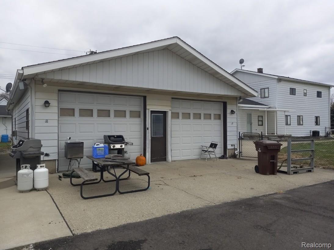 51235 Willis Road Belleville, MI 48111 - Photo 3 of 5 20211211_130530.jpg