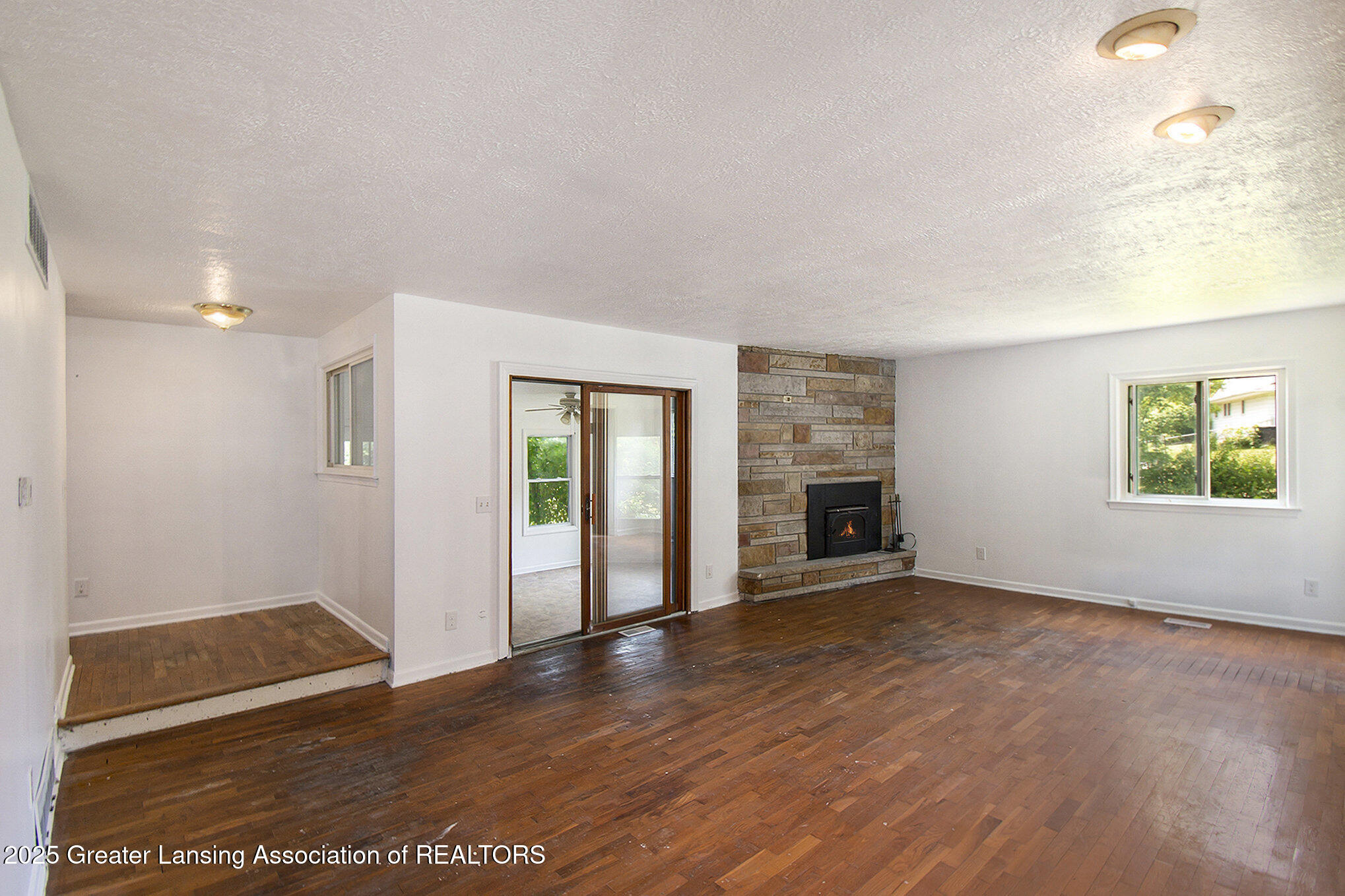 3739 Ridgefield Road Lansing, MI 48906 - Photo 5 of 20 006__ndp1977_842