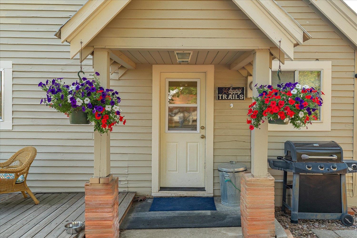 8410 West Valley Road Clayton, WA 99110 - Photo 4 of 45