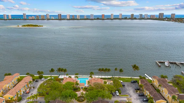 $4,500 | 1060 Lake Shore Drive, Unit 201, West Palm Beach, FL 33403