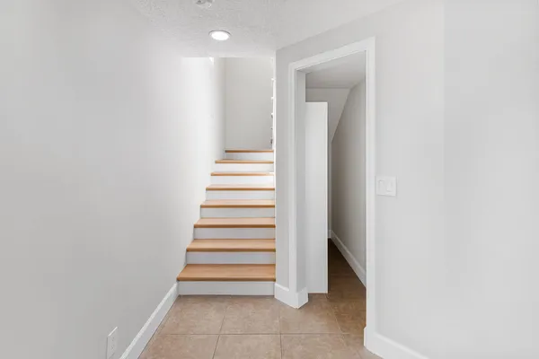 $4,500 | 1060 Lake Shore Drive, Unit 201, West Palm Beach, FL 33403