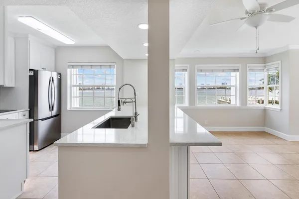 $4,500 | 1060 Lake Shore Drive, Unit 201, West Palm Beach, FL 33403