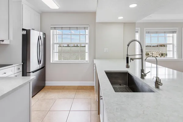 $4,500 | 1060 Lake Shore Drive, Unit 201, West Palm Beach, FL 33403