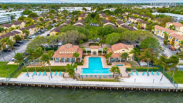 $4,500 | 1060 Lake Shore Drive, Unit 201, West Palm Beach, FL 33403