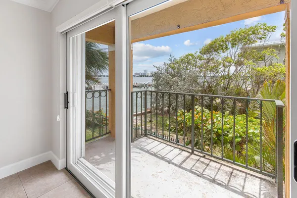 $4,500 | 1060 Lake Shore Drive, Unit 201, West Palm Beach, FL 33403