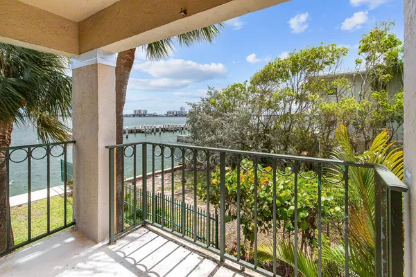 $4,500 | 1060 Lake Shore Drive, Unit 201, West Palm Beach, FL 33403