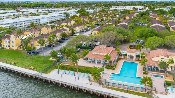 $4,500 | 1060 Lake Shore Drive, Unit 201, West Palm Beach, FL 33403