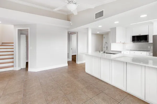 $4,500 | 1060 Lake Shore Drive, Unit 201, West Palm Beach, FL 33403