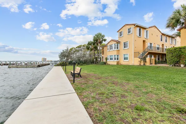 $4,500 | 1060 Lake Shore Drive, Unit 201, West Palm Beach, FL 33403