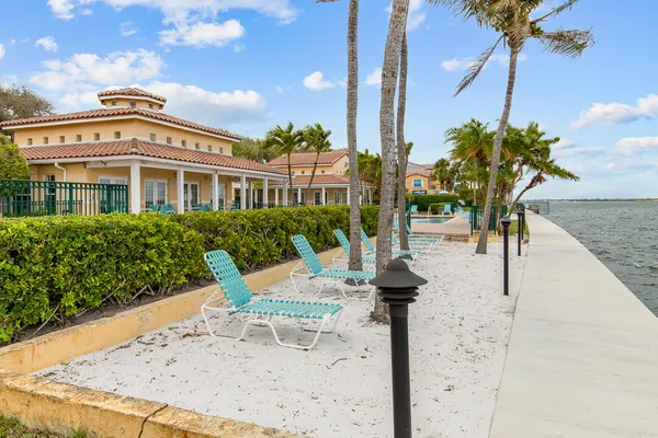 $4,500 | 1060 Lake Shore Drive, Unit 201, West Palm Beach, FL 33403