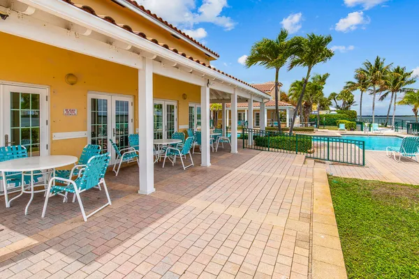 $4,500 | 1060 Lake Shore Drive, Unit 201, West Palm Beach, FL 33403