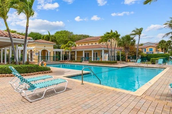 $4,500 | 1060 Lake Shore Drive, Unit 201, West Palm Beach, FL 33403