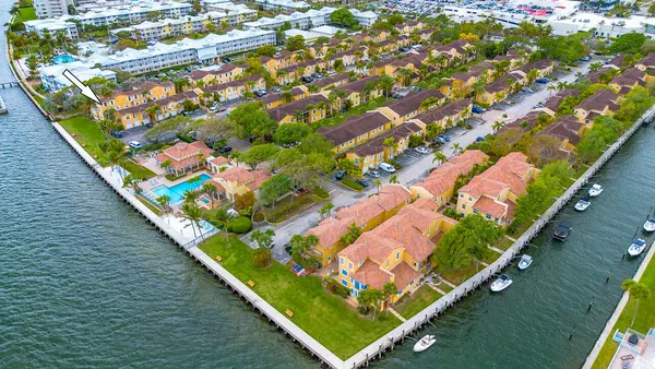 $4,500 | 1060 Lake Shore Drive, Unit 201, West Palm Beach, FL 33403