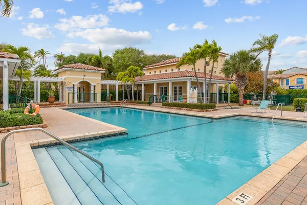 $4,500 | 1060 Lake Shore Drive, Unit 201, West Palm Beach, FL 33403