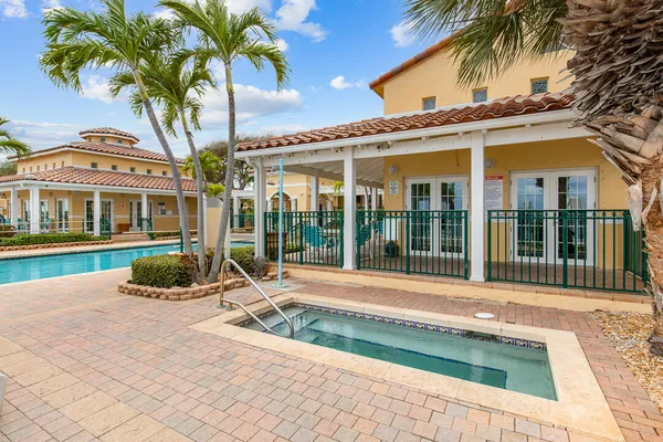 $4,500 | 1060 Lake Shore Drive, Unit 201, West Palm Beach, FL 33403