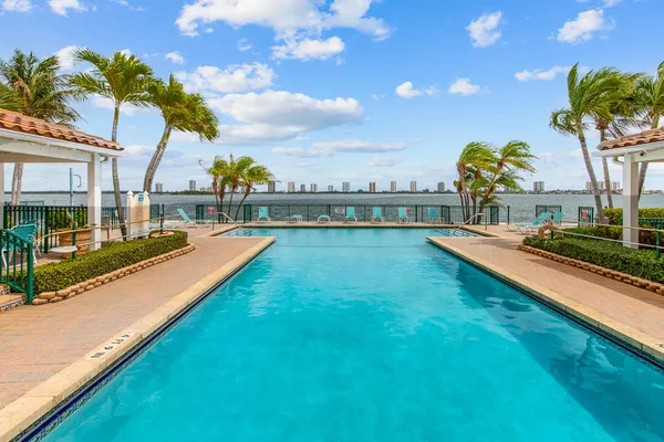 $4,500 | 1060 Lake Shore Drive, Unit 201, West Palm Beach, FL 33403