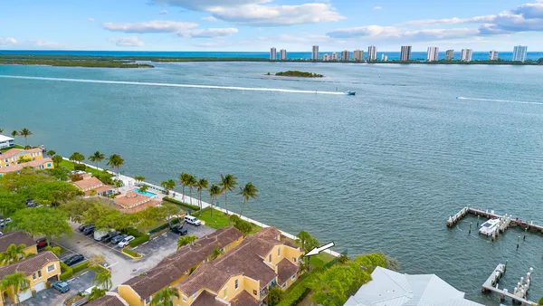 $4,500 | 1060 Lake Shore Drive, Unit 201, West Palm Beach, FL 33403