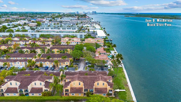 $4,500 | 1060 Lake Shore Drive, Unit 201, West Palm Beach, FL 33403