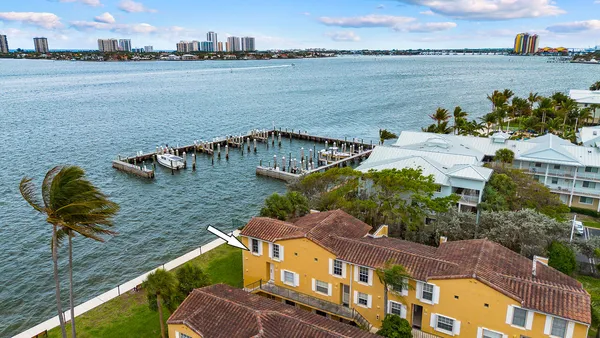 $4,500 | 1060 Lake Shore Drive, Unit 201, West Palm Beach, FL 33403